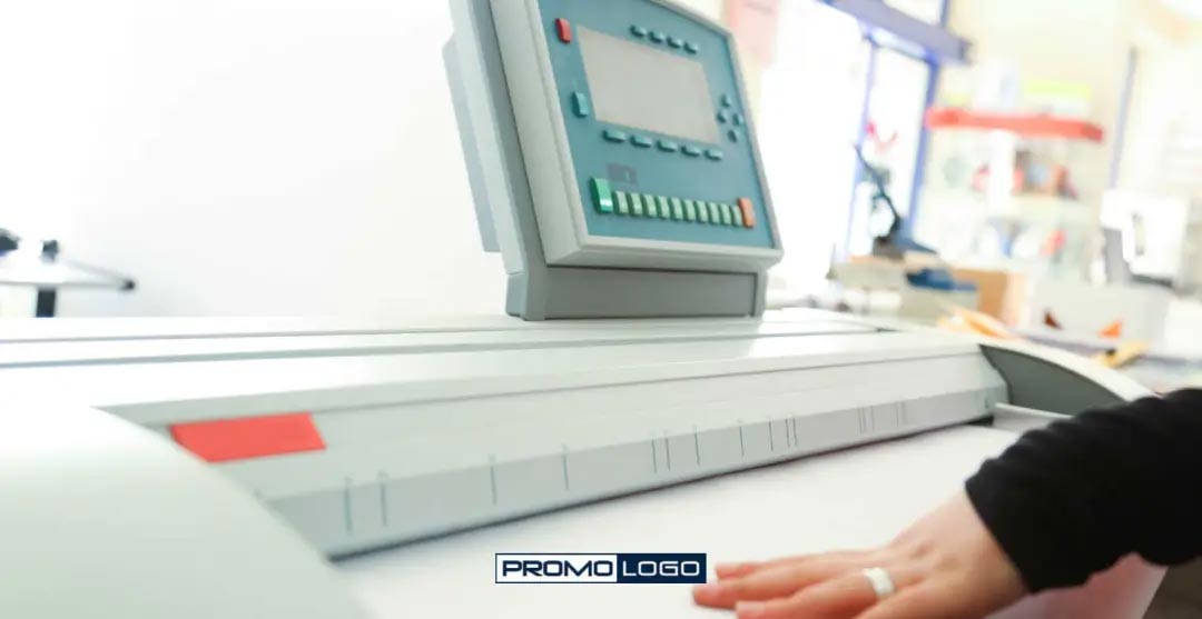 Usluge koje Vam možemo ponuditi je digitalna štampa na solventnim i sublimacionim štampačima velikih formata. CNC i laserska gravura su naša specijalnost.